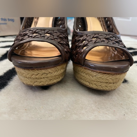 BCBGeneration Orlando Brownie Peep Toe Platform Heel Woven Pump US Size 7.5 VGUC - Picture 3 of 15